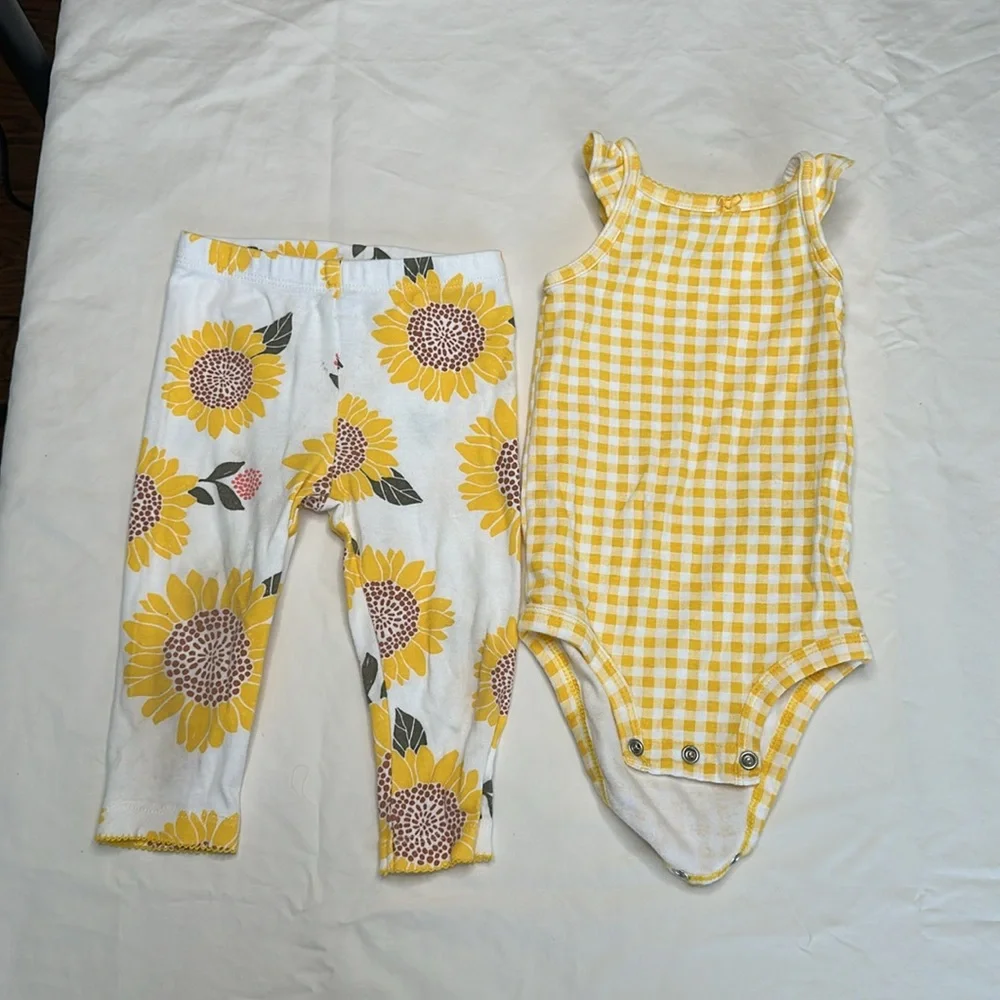 Carters size 9months set of 2 matching outfits Yellow and Purple Baby Outfit Set